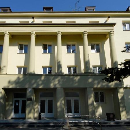 A Pousada Tauferovy Koleje Brno Exterior foto